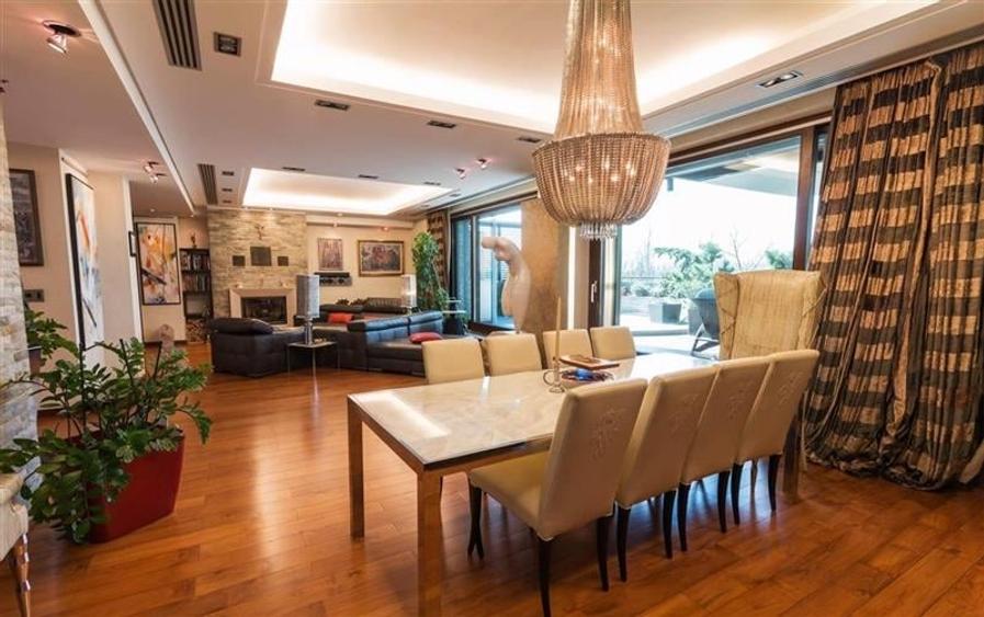 Apartament cu 8 camere decomandat în Herăstrău