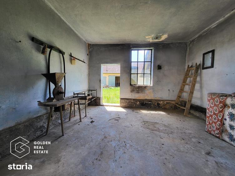 Casă cu 4 camere decomandat cu Teren 5000 Mp în Bârzava