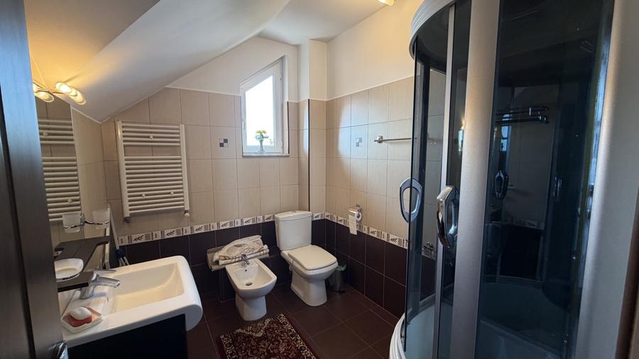 Duplex cu 4 camere cu Canalizare în Roșu