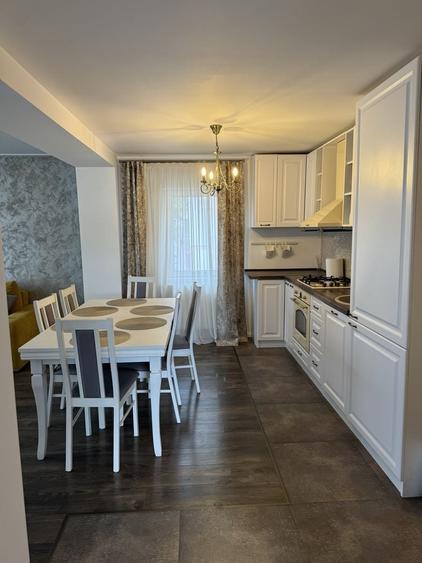 Apartament cu 3 camere decomandat în Exterior Vest