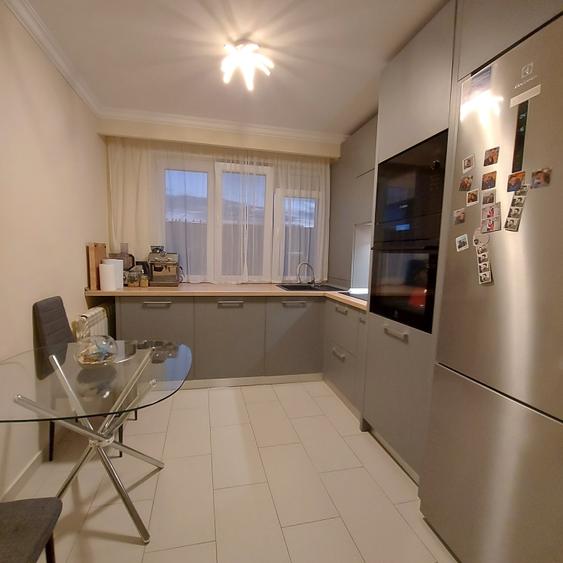 Apartament cu 3 camere semidecomandat în Titan