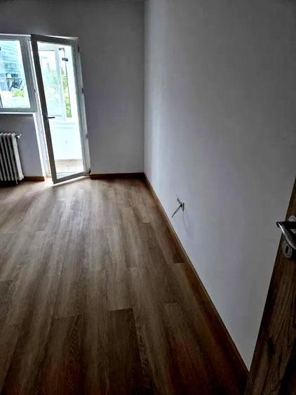 Apartament cu 3 camere decomandat, mobilat în Splaiul Unirii
