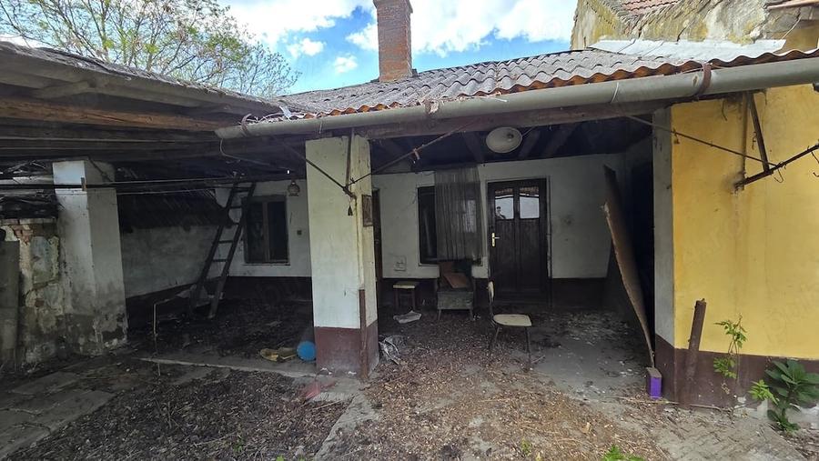 Casă cu 3 camere cu Teren 1770 Mp în Central