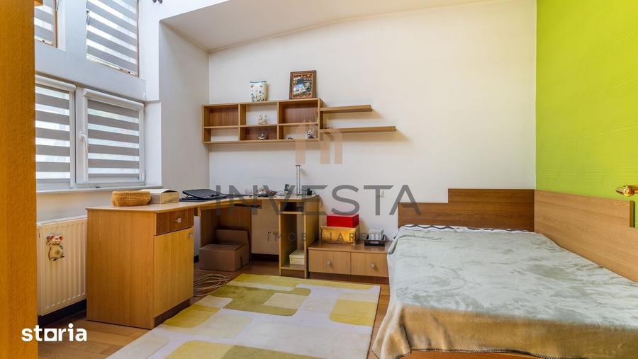 Casă cu 6 camere cu Teren 471 Mp în Central
