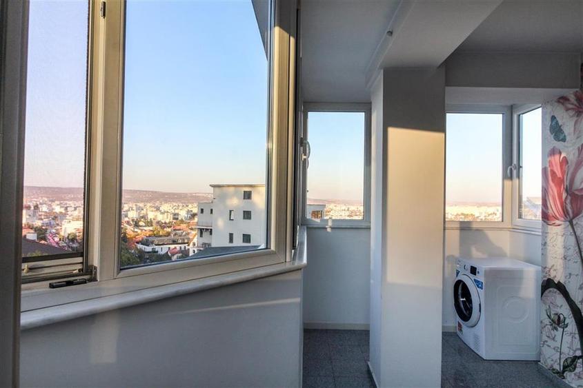 Apartament cu 3 camere semidecomandat, mobilat în Andrei Mureșanu