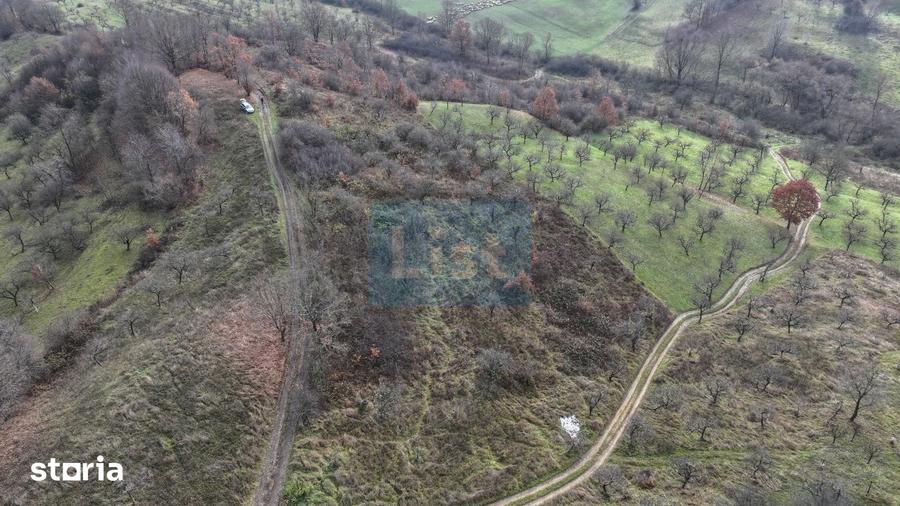 Teren de 5578 mp, în Groși