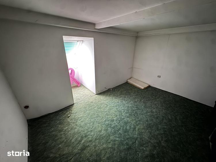 Casă cu 9 camere decomandat cu Teren 101 Mp în Central