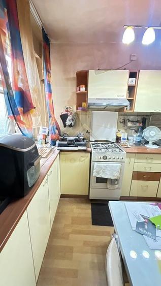 Apartament cu 3 camere semidecomandat, mobilat în Mihai Bravu