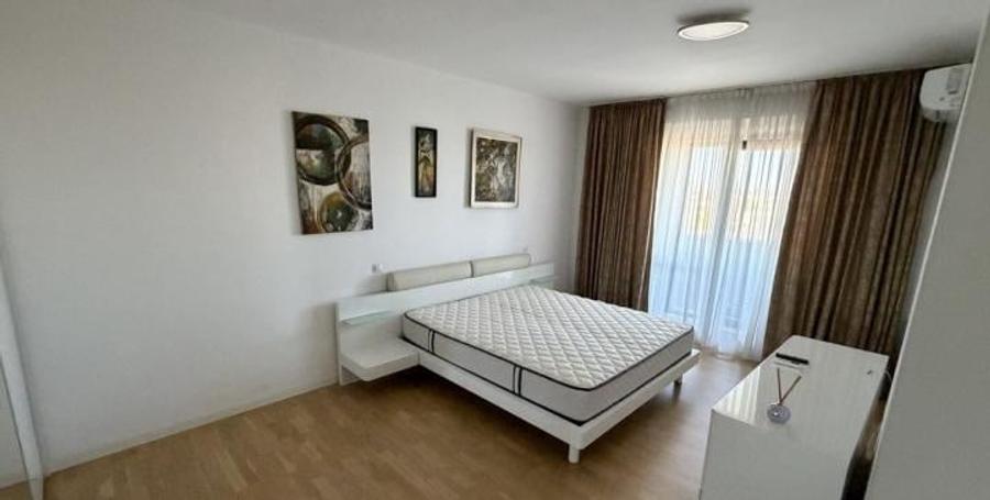 Apartament cu 3 camere decomandat, mobilat în Băneasa