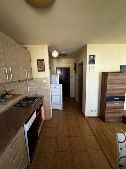 Apartament cu 2 camere semidecomandat, mobilat în Florești