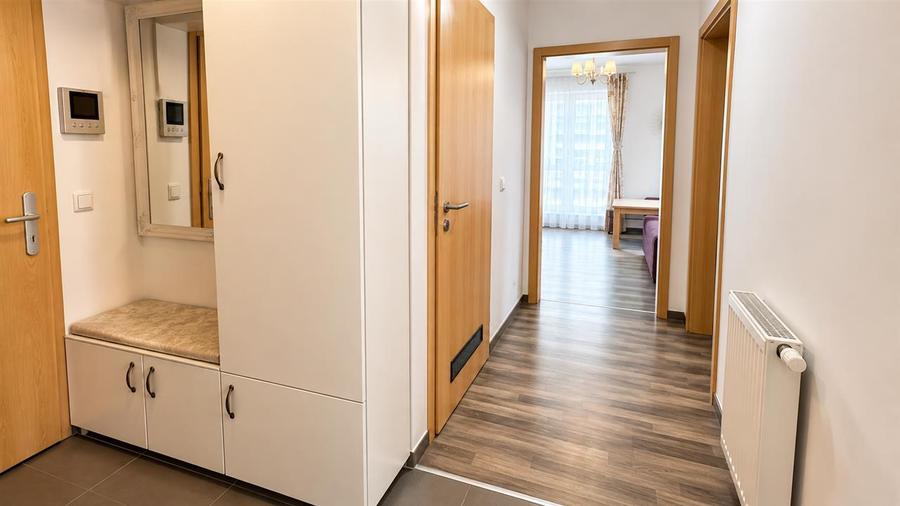 Apartament cu 2 camere decomandat, mobilat în Tractorul