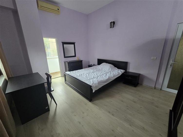 Apartament cu 3 camere decomandat, mobilat în Delfinariu