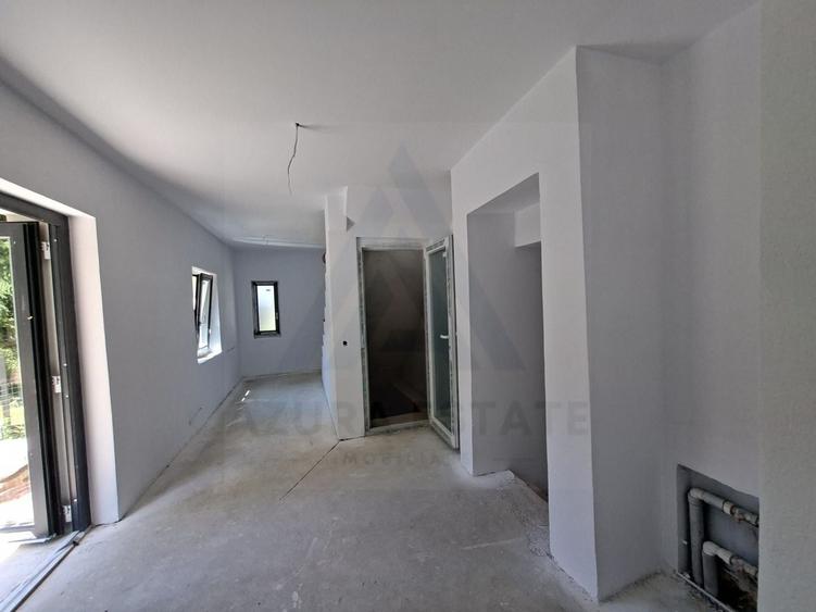 Casă individuală cu 10 camere cu Canalizare în Cisnădioara