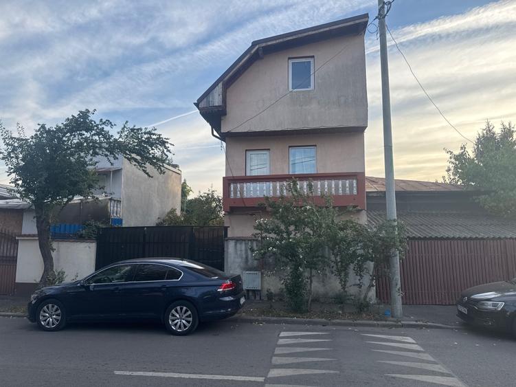 Casă cu 4 camere în Central