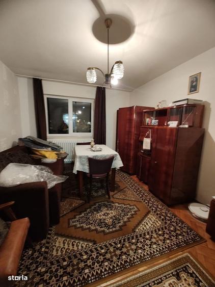 Apartament cu 3 camere decomandat în Progresul