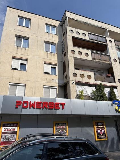 Apartament cu 4 camere decomandat în Central