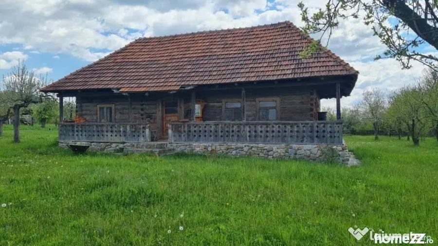 Casă cu 7 camere cu Teren 20855 Mp în Central
