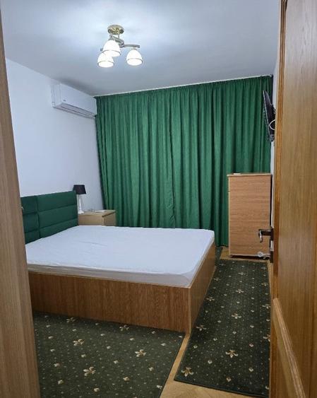 Apartament cu 3 camere semidecomandat, mobilat în 1 Mai