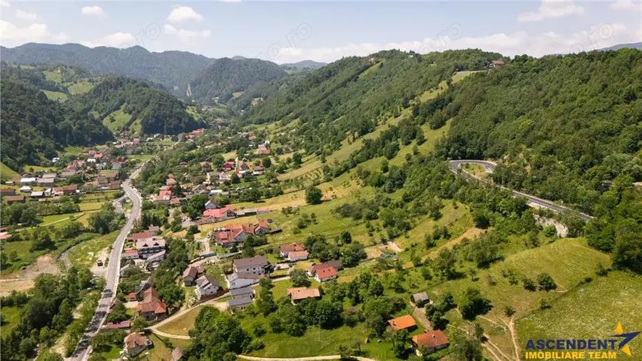 Teren de 4409 mp, în Județean