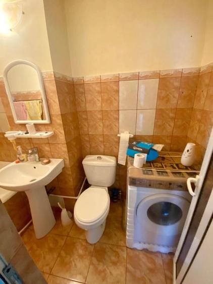 [De inchiriat] Apartament decomandat, etaj intermediar - 3