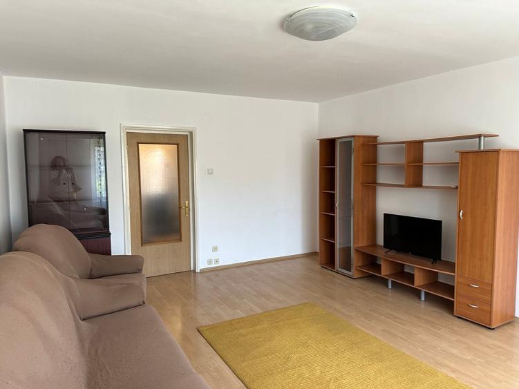 Apartament cu 3 camere decomandat, mobilat în Decebal