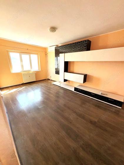 Apartament cu 3 camere decomandat în Micro 16