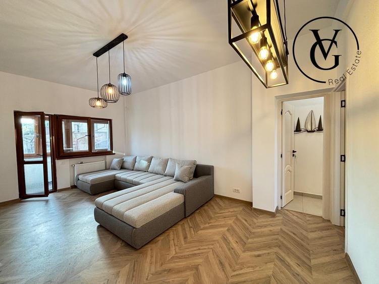 Apartament cu 5 camere semidecomandat, mobilat în P-ța Universității