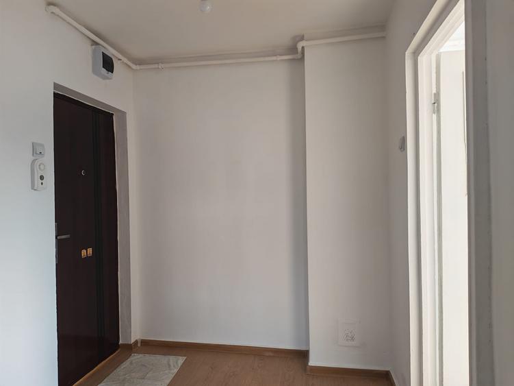 Apartament cu 3 camere semidecomandat în Zimbru