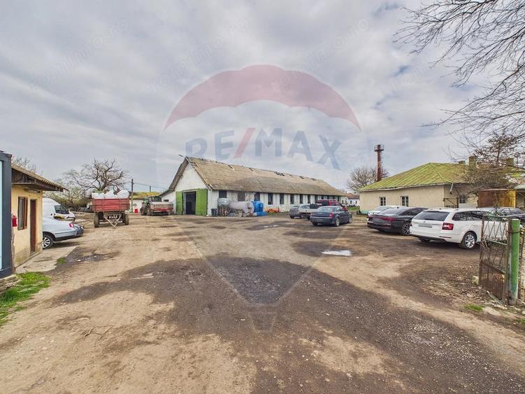Spațiu comercial, de 7,950 mp, în Buzoeni