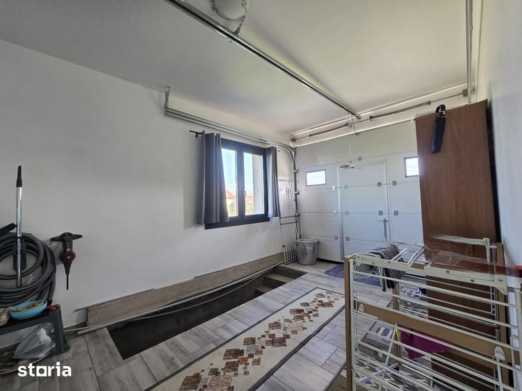 Casă cu 6 camere cu Teren 2000 Mp în Central
