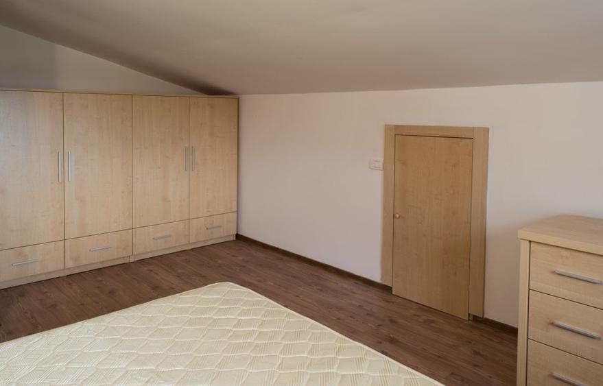 Apartament cu 3 camere decomandat, mobilat în Băneasa