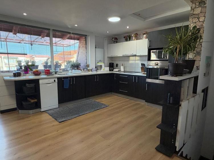 Apartament cu 3 camere în Florești