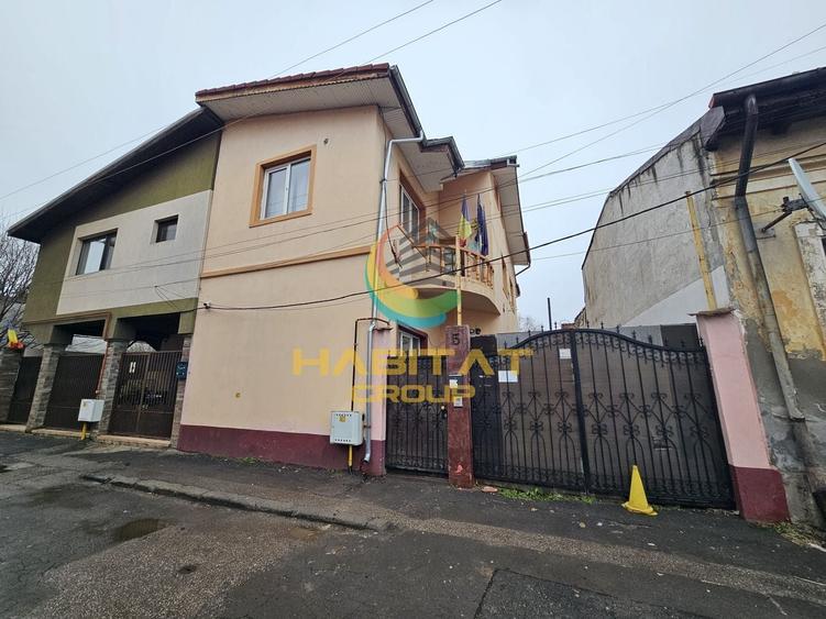 Casă individuală cu 5 camere cu Canalizare în Tineretului