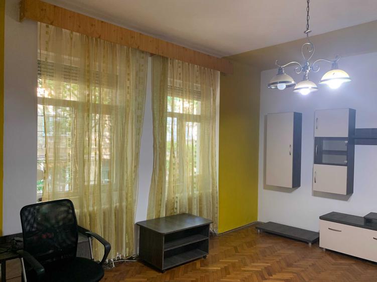 Casă cu 4 camere cu Teren 365 Mp în Bălcescu