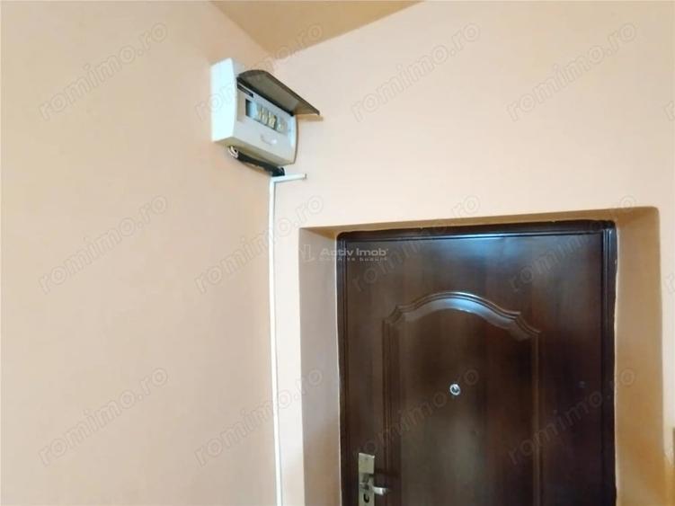 Apartament cu 3 camere decomandat în Bozovici