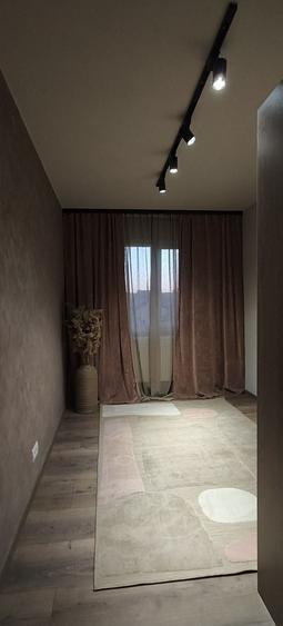 Apartament cu 3 camere semidecomandat în Romanilor