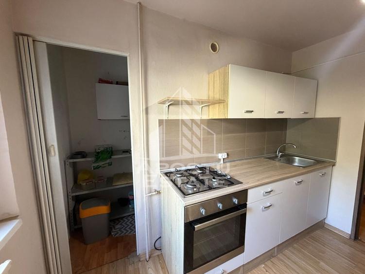 Apartament cu 2 camere semidecomandat în Bucovina