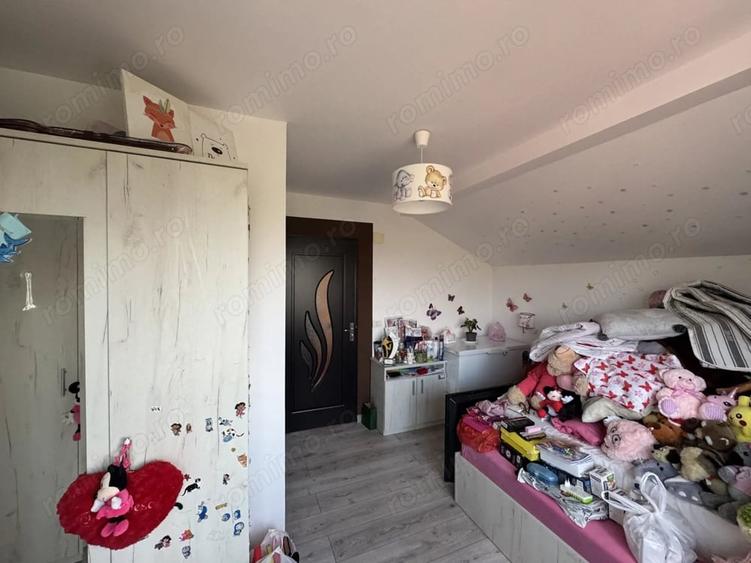 Casă cu 4 camere cu Teren 500 Mp în Sânmihaiu Român