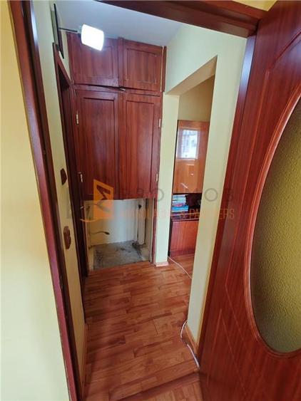 Apartament cu 3 camere decomandat, mobilat în Unirii Sud
