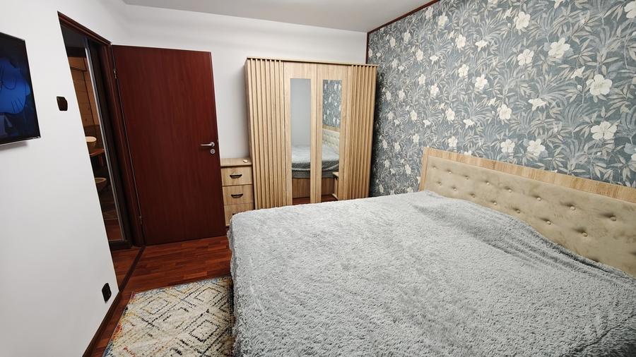 Apartament cu 3 camere decomandat în Titan