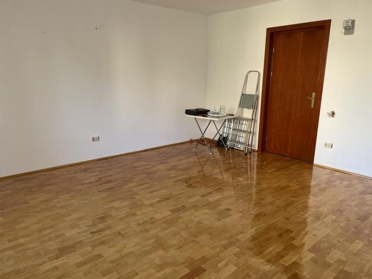 Birou, de 30 mp, în Florilor