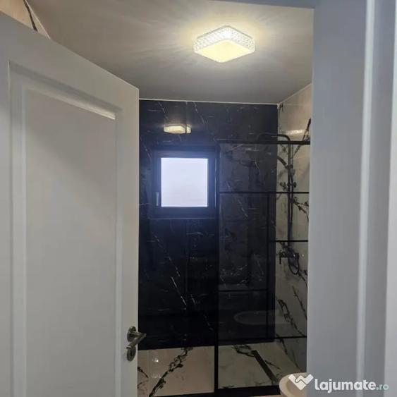 Casă cu 7 camere cu Teren 412 Mp în Malu Mare