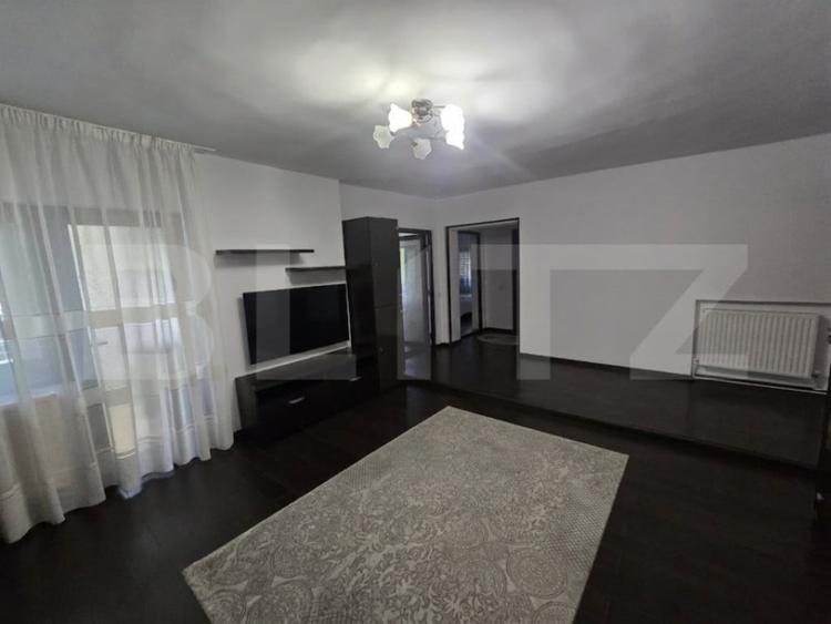 Apartament cu 3 camere decomandat în Micro 5