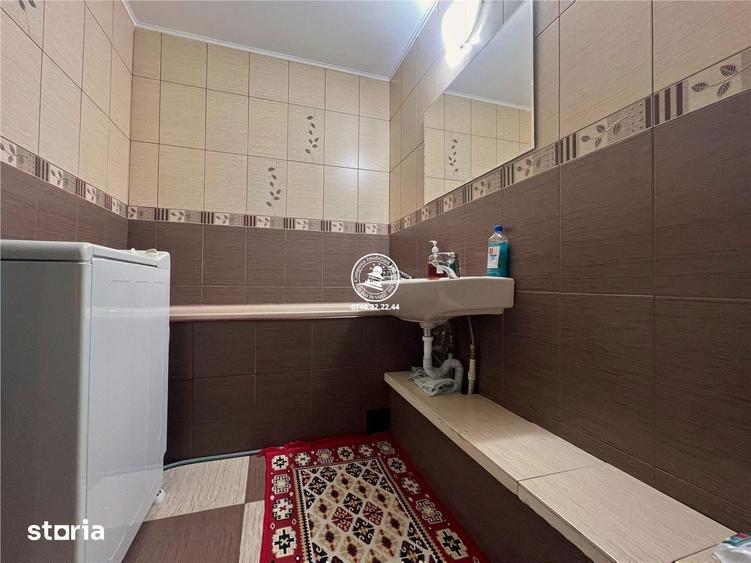 Apartament cu 3 camere decomandat în Nicolina