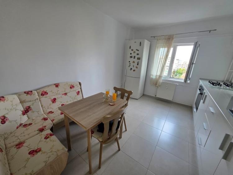 Apartament cu 3 camere decomandat, mobilat în Republicii
