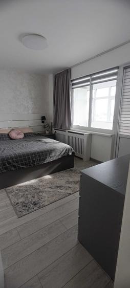 Apartament cu 3 camere semidecomandat în 1 Mai