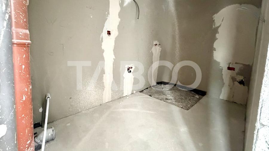 Apartament cu 3 camere semidecomandat în Iris