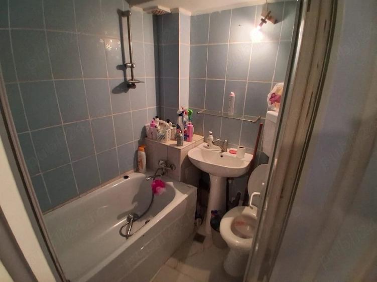 Apartament cu 3 camere semidecomandat în Trivale