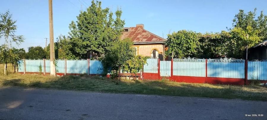 Casă cu 4 camere cu Teren 2500 Mp în Brădeanu