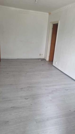 Apartament cu 3 camere semidecomandat în Veteranilor